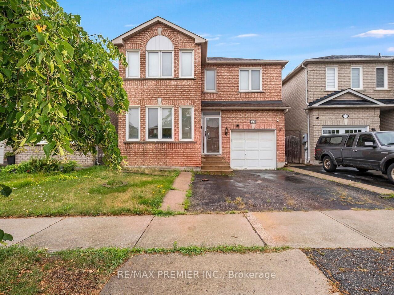 32 Stonebriar Drive • Vaughan, ON photo 2