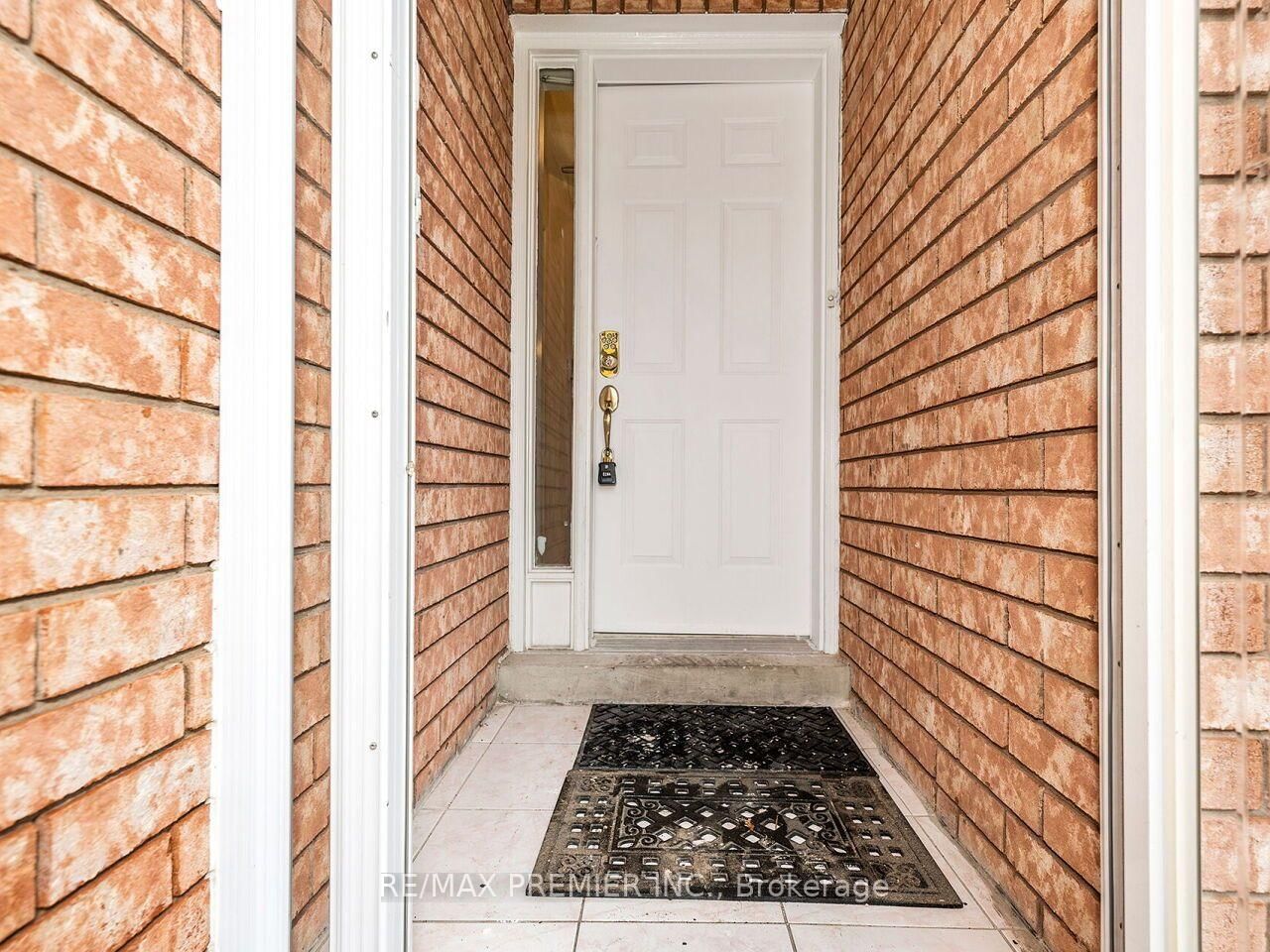 32 Stonebriar Drive • Vaughan, ON photo 4
