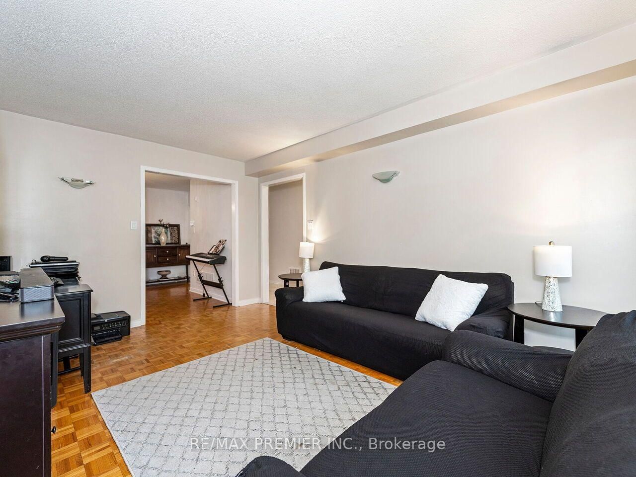 32 Stonebriar Drive • Vaughan, ON photo 8