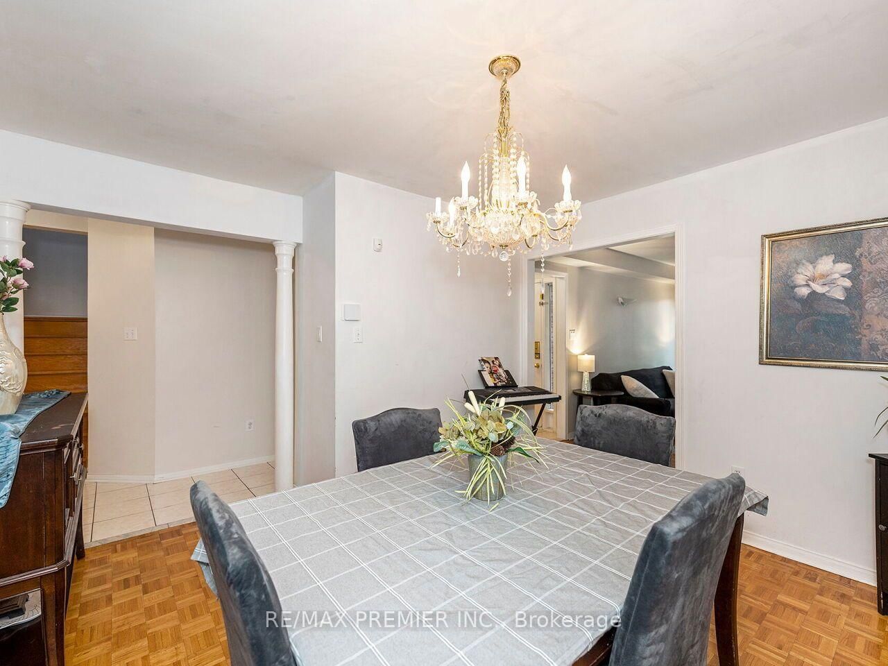 32 Stonebriar Drive • Vaughan, ON photo 9