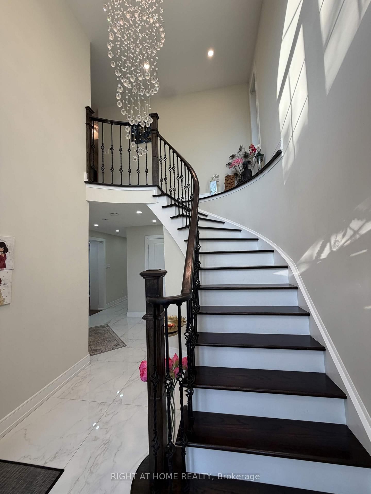 24 E Aristotle Drive • Richmond Hill, ON photo 4