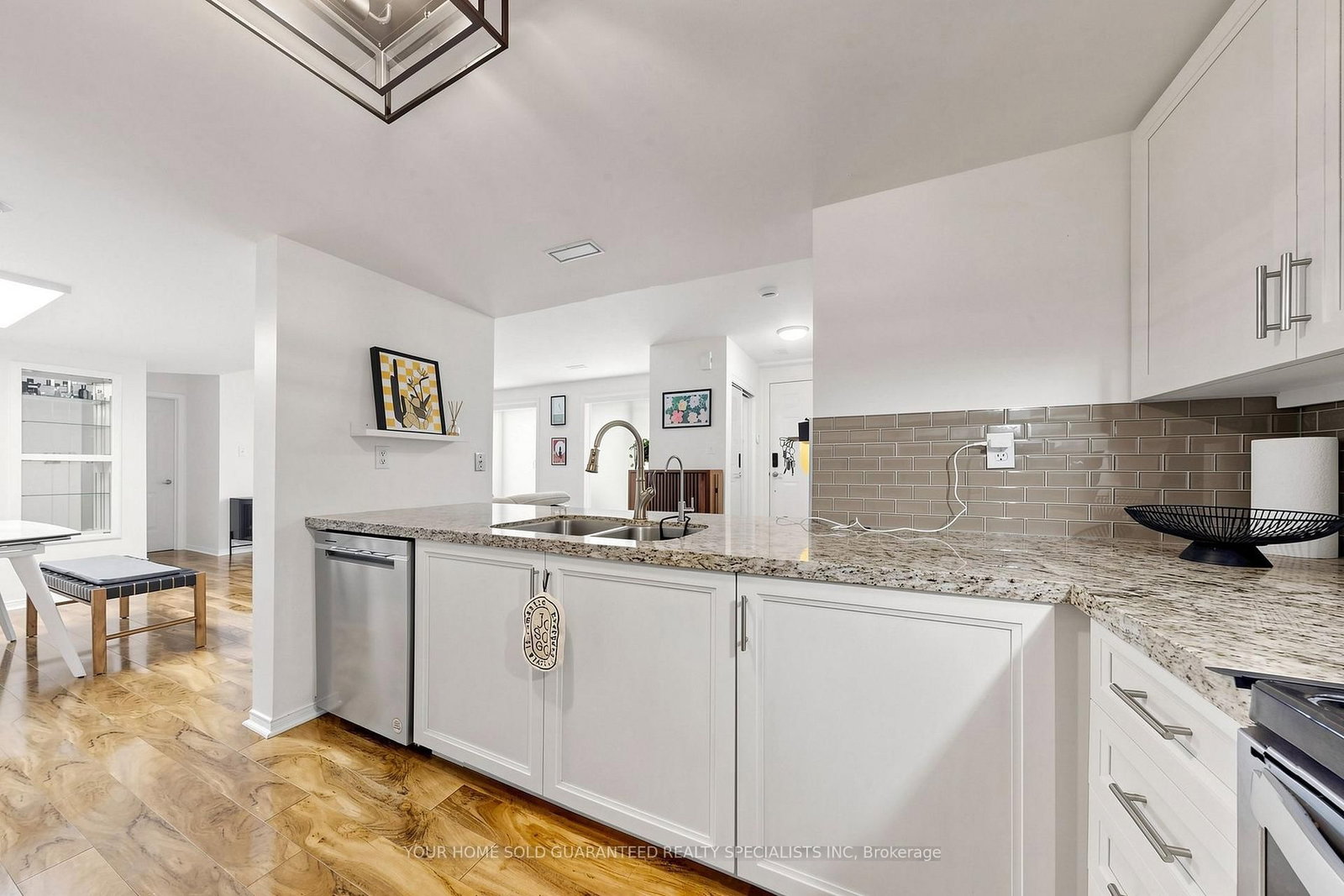 75 E Weldrick Drive • #1003 • Richmond Hill, ON photo 2