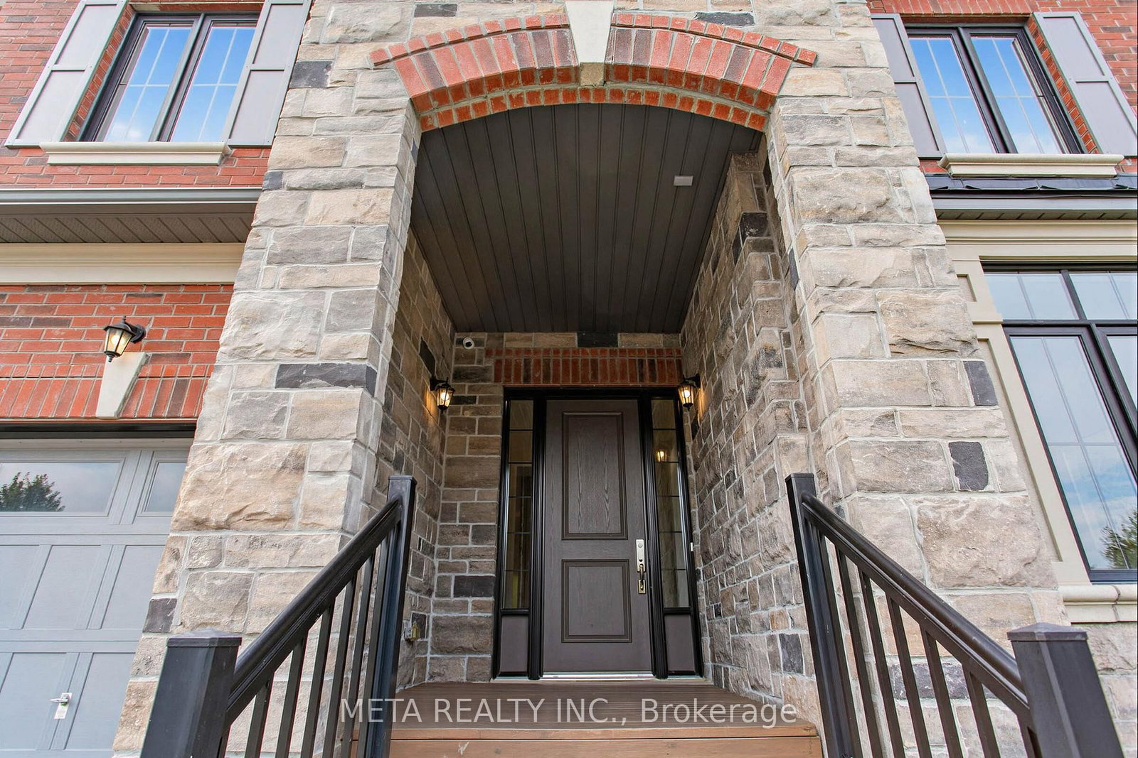 56 Klees Crescent • Aurora, ON photo 2