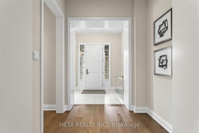 56 Klees Crescent • Aurora, ON photo 4