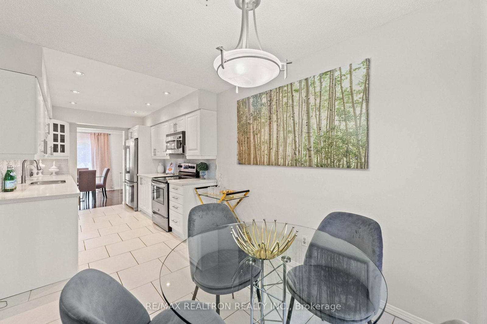 143 Spring Gate Boulevard • Vaughan, ON photo 6