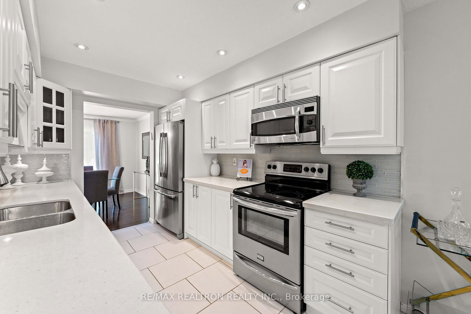 143 Spring Gate Boulevard • Vaughan, ON photo 8