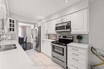 143 Spring Gate Boulevard • Vaughan, ON photo 8