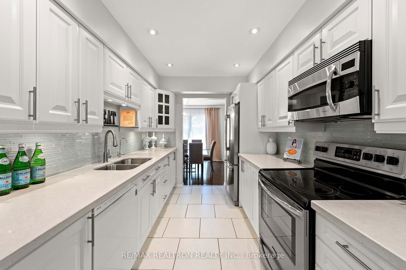 143 Spring Gate Boulevard • Vaughan, ON photo 9