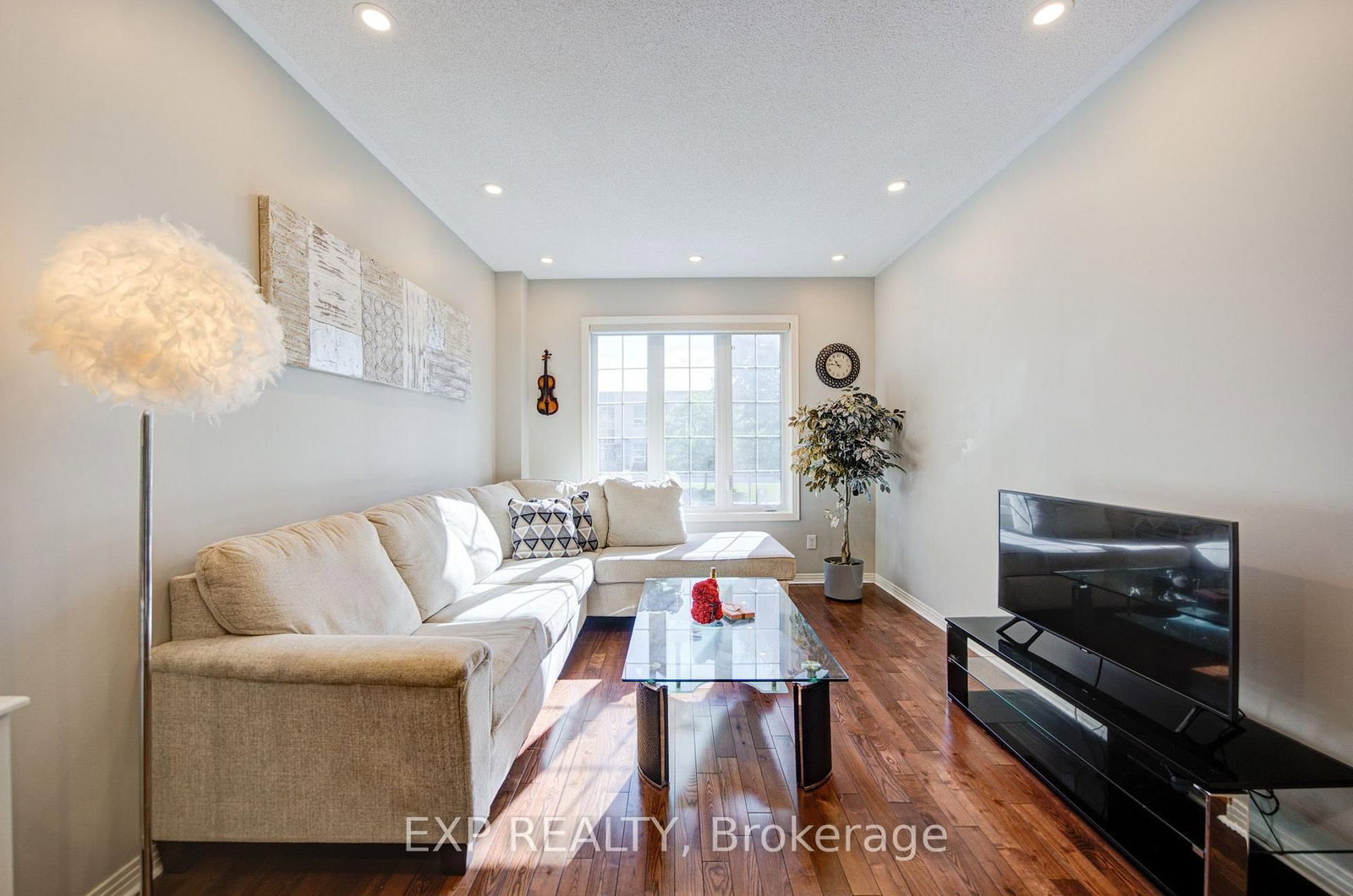 76 Ford Wilson Boulevard • Newmarket, ON photo 5