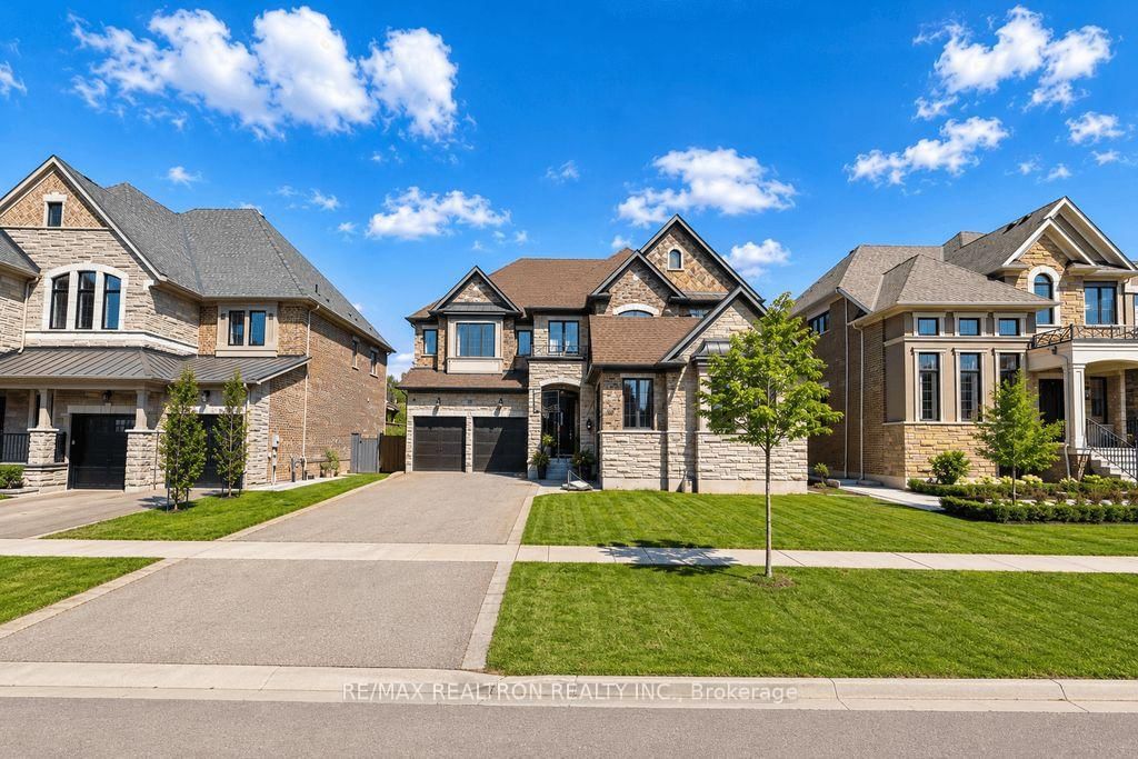 26 Sir Henry Court • King, ON photo 2