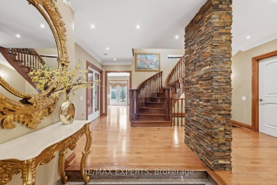 215 Velmar Drive • Vaughan, ON photo 5