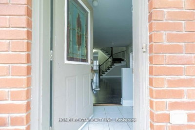 154 Goldenwood Crescent — photo 2
