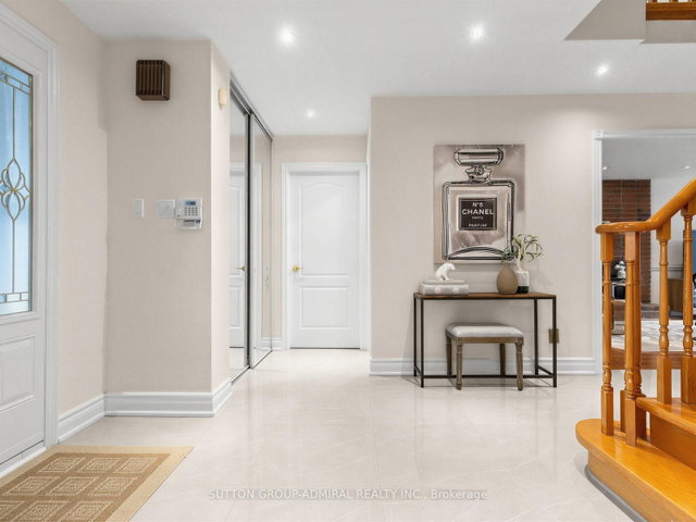 10 Torino Place N