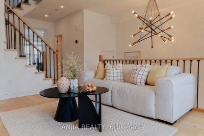 221 Dundas Way