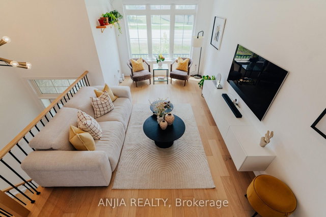 221 Dundas Way