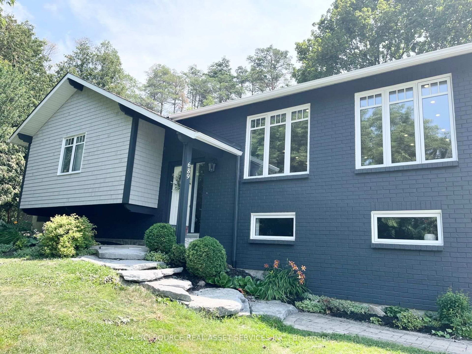689 Ravenshoe Road • Uxbridge, ON photo 2