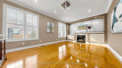 18 Saxony Drive • Markham, ON photo 9