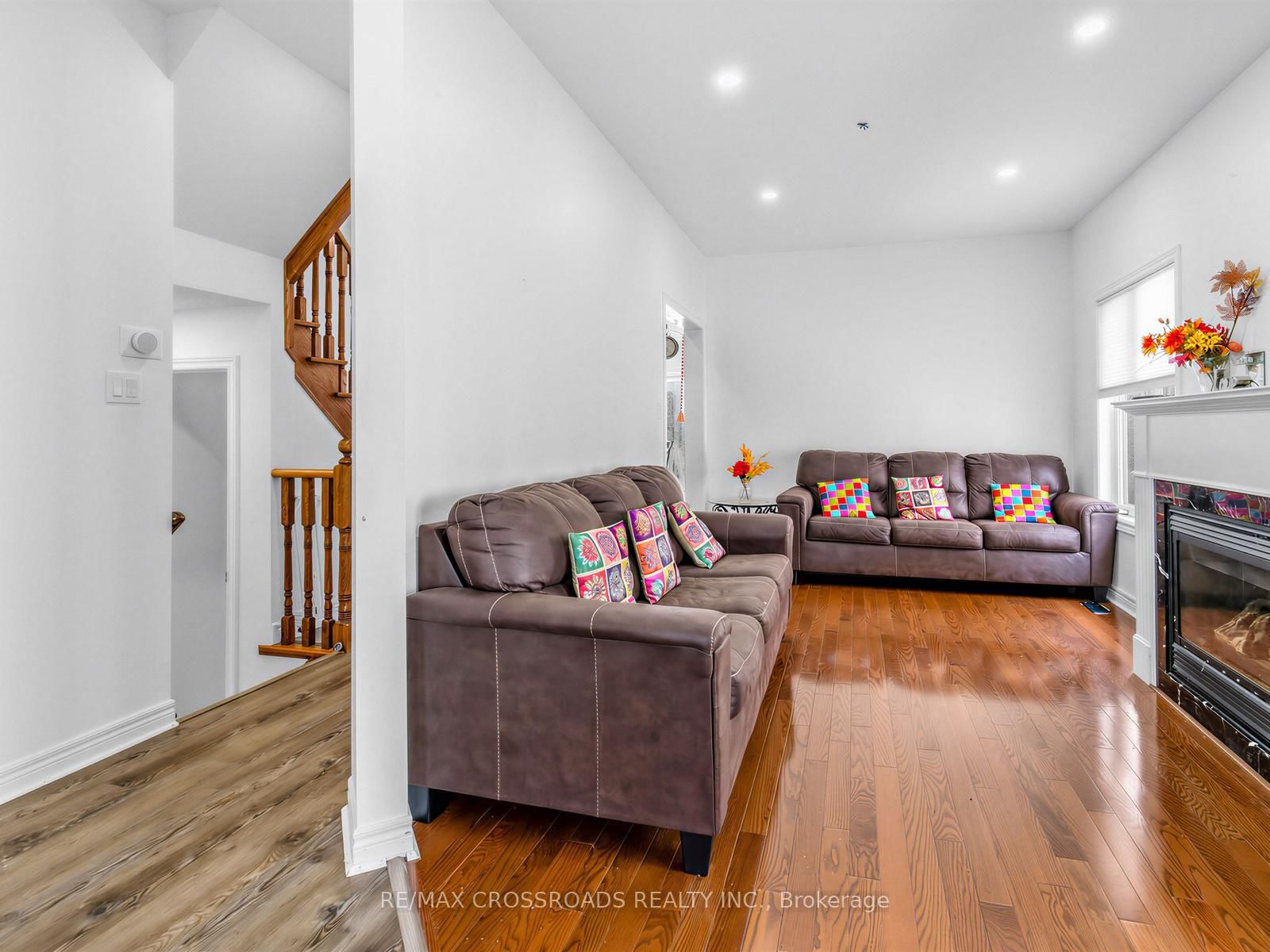 23 S Worthview Drive • Vaughan, ON photo 5