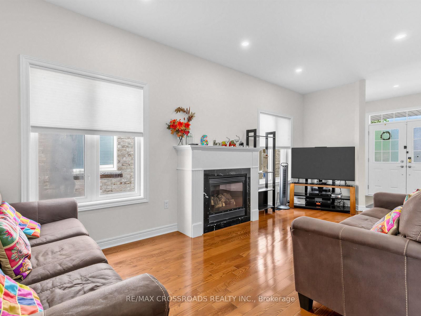 23 S Worthview Drive • Vaughan, ON photo 6