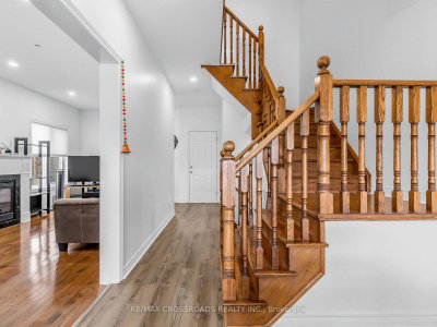23 S Worthview Drive • Vaughan, ON photo 7