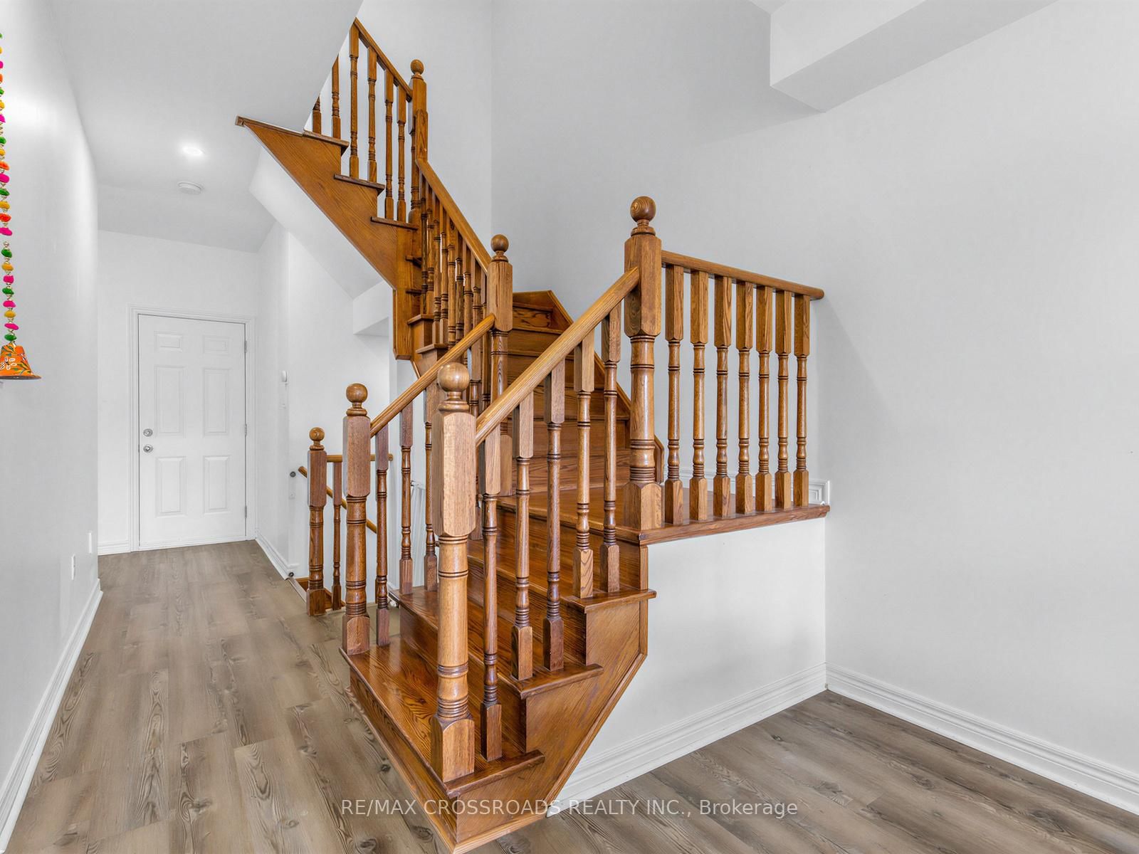 23 S Worthview Drive • Vaughan, ON photo 8