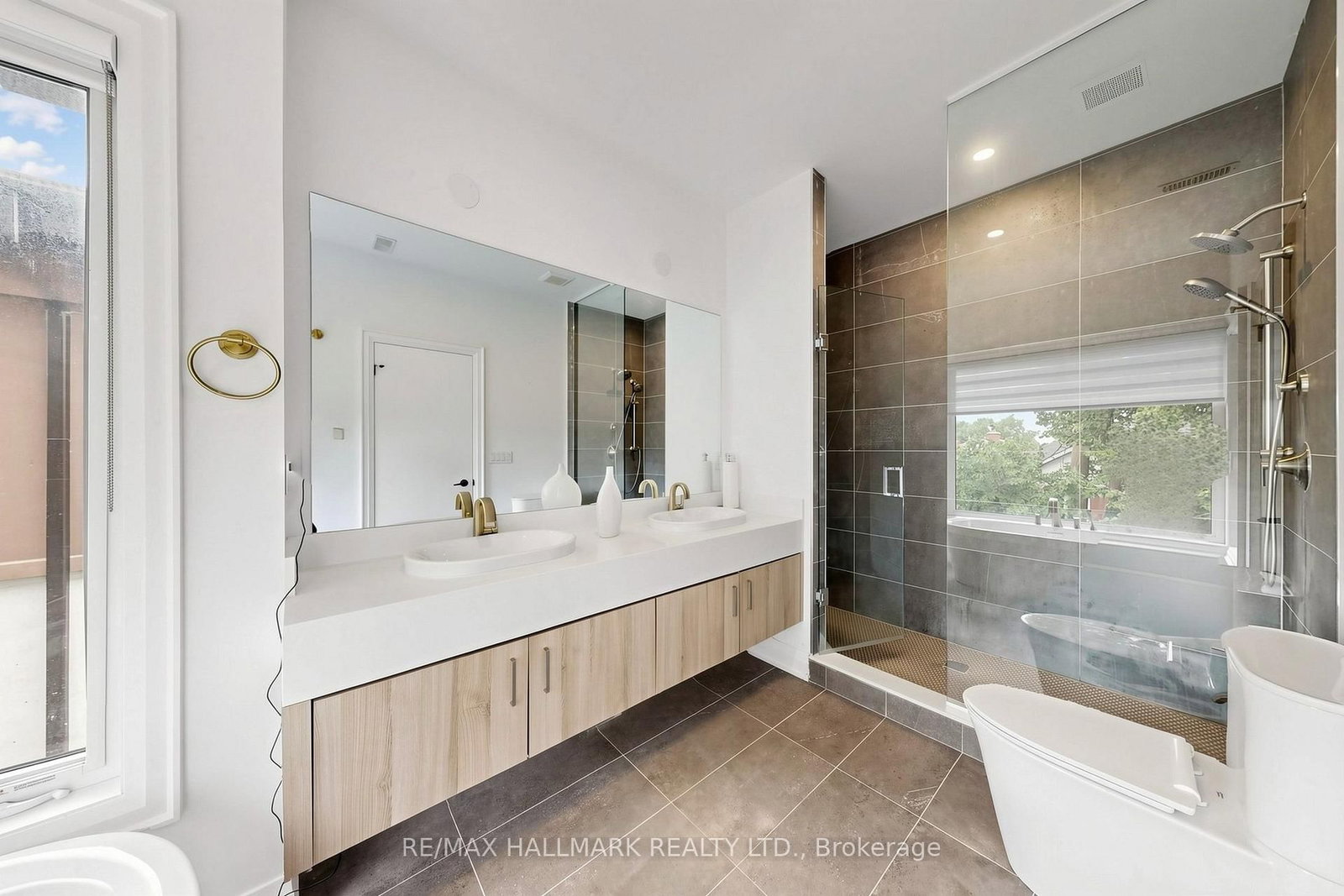 15 Direzze Court • Richmond Hill, ON photo 38