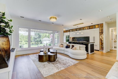 176 Laurentian Boulevard — more photos