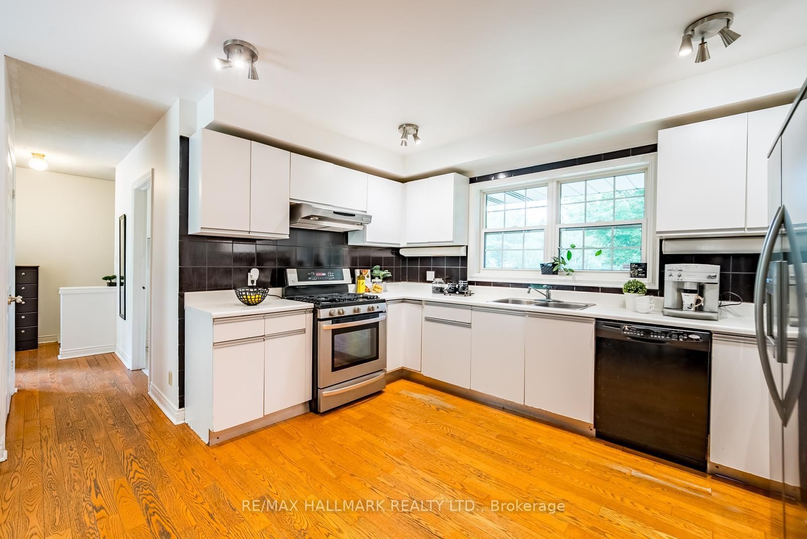 23 Forfardale Road • Whitchurch-Stouffville, ON photo 17