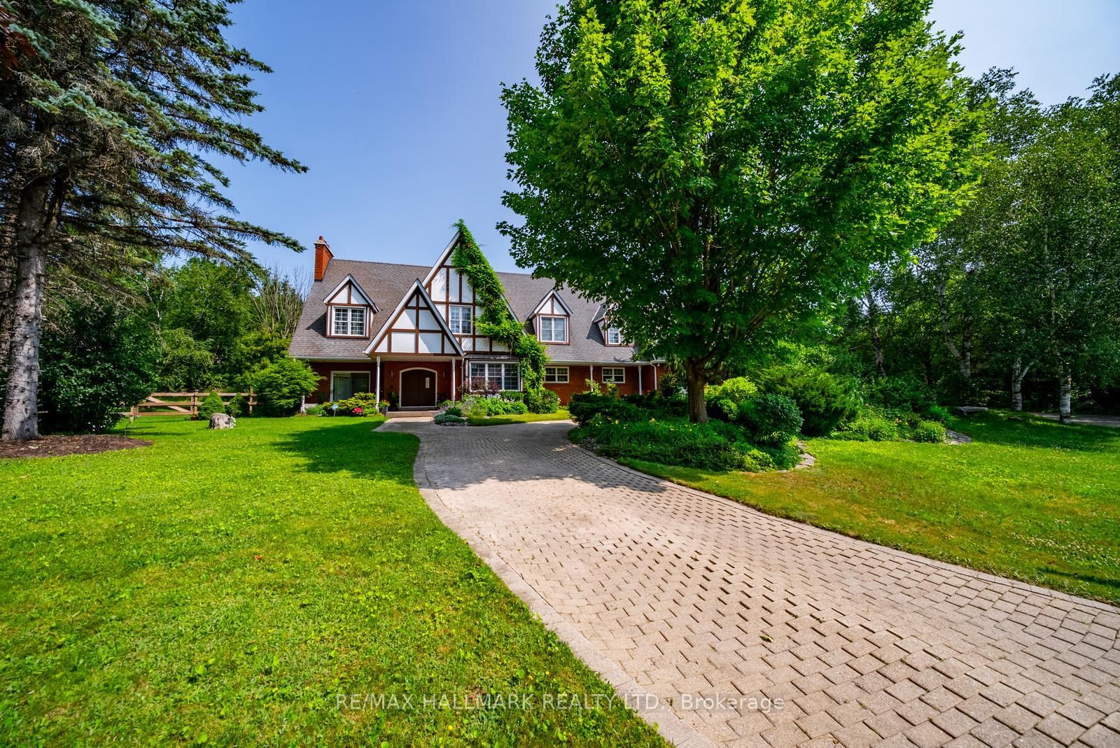 23 Forfardale Road • Whitchurch-Stouffville, ON photo 2
