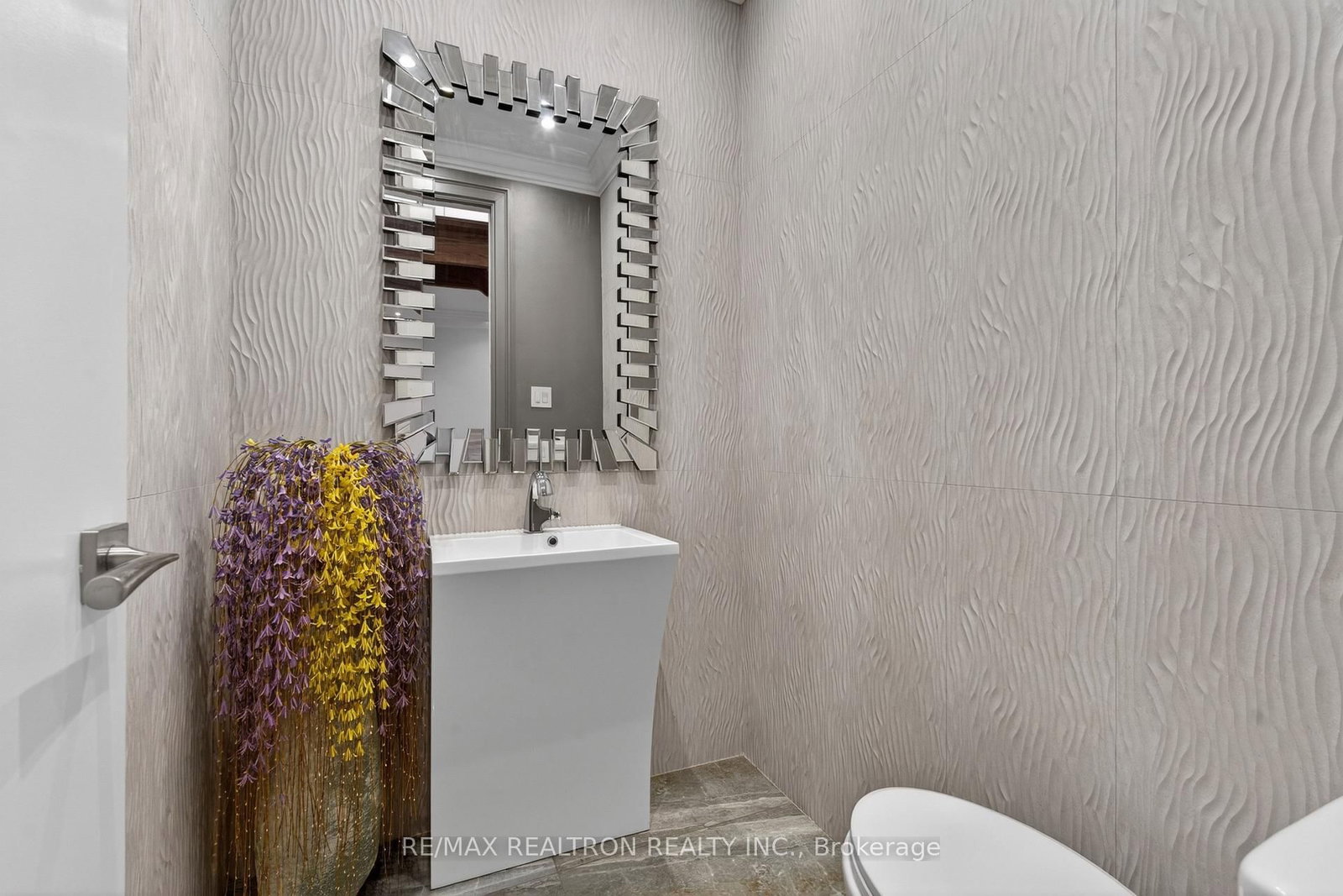 374 Elmwood Avenue • Richmond Hill, ON photo 31