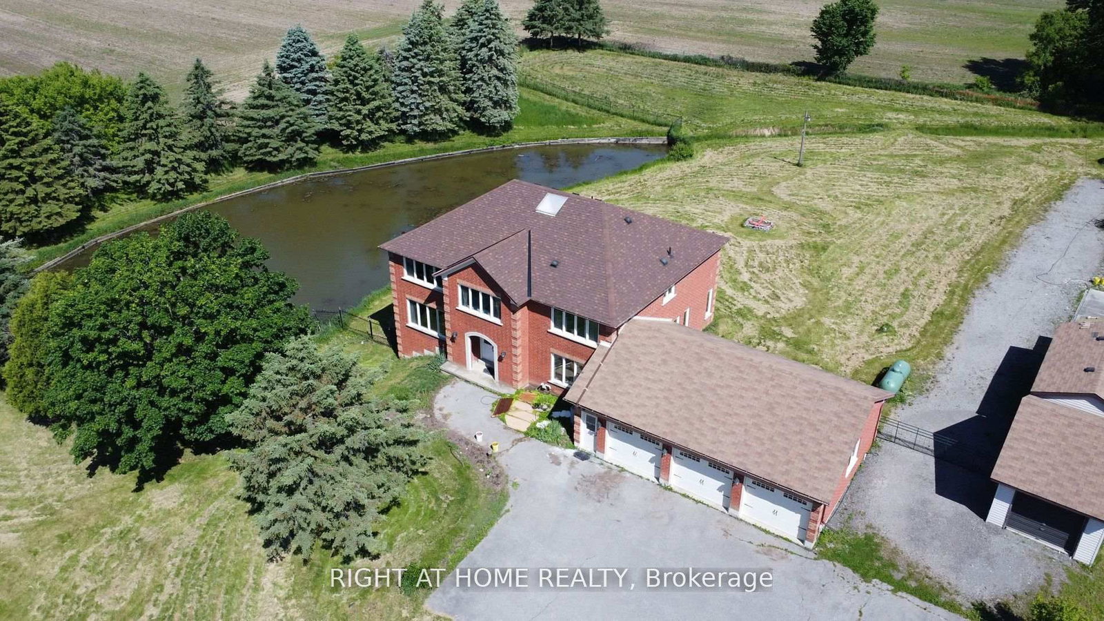 1008 Mount Albert Road • East Gwillimbury, ON photo 2
