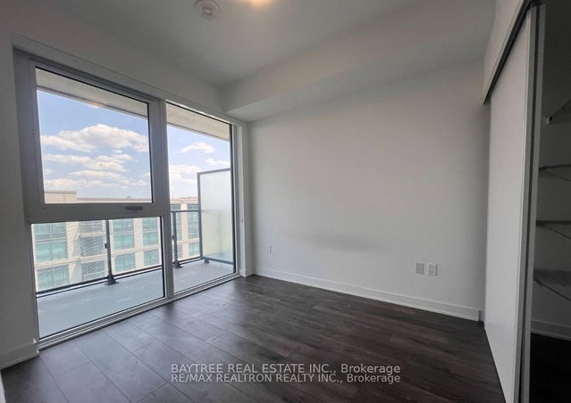1107 - 105 Oneida Crescent