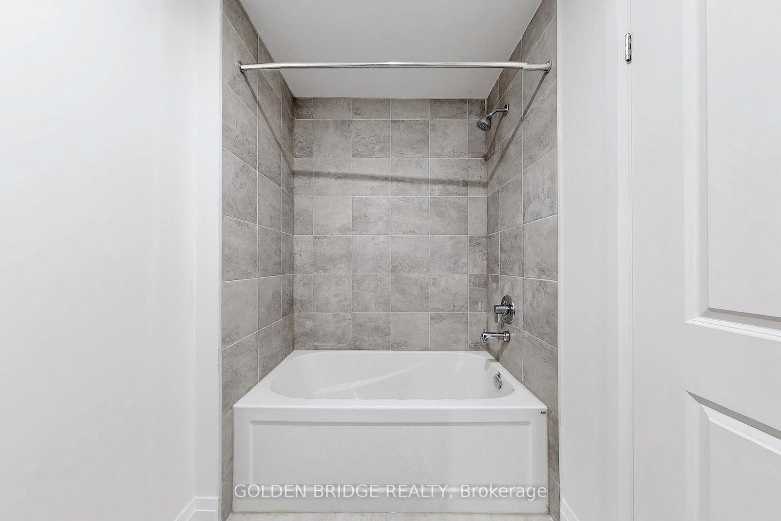 21 Persica Street • Richmond Hill, ON photo 24