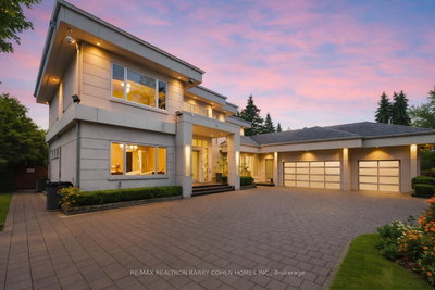 6-bed Detached House · 19 Maryvale Cres