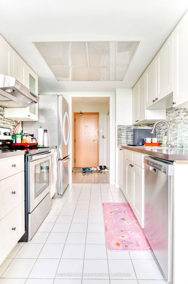 #1325 - 7805 Bayview Avenue