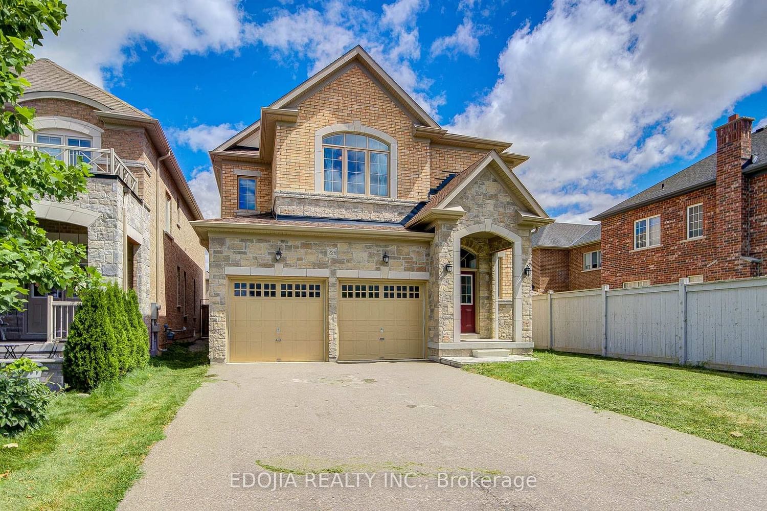 226 Gibson Circle • Bradford West Gwillimbury, ON photo 1