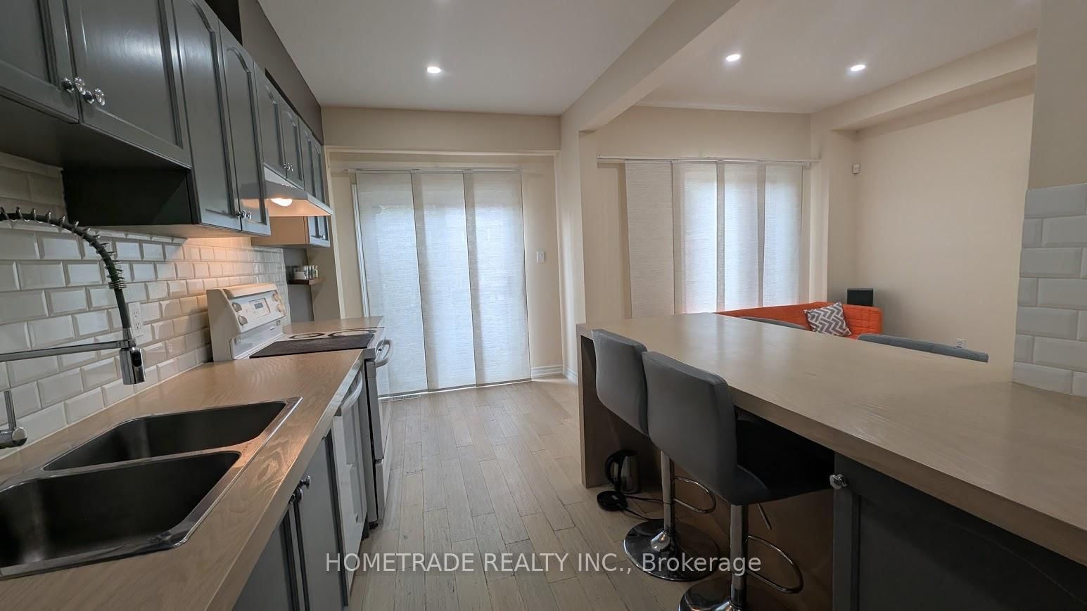 231 Denise Circle • Newmarket, ON photo 9