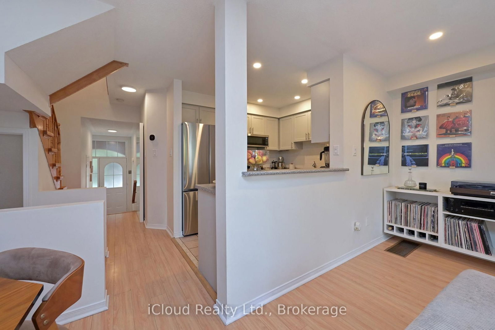 Listing Image 7