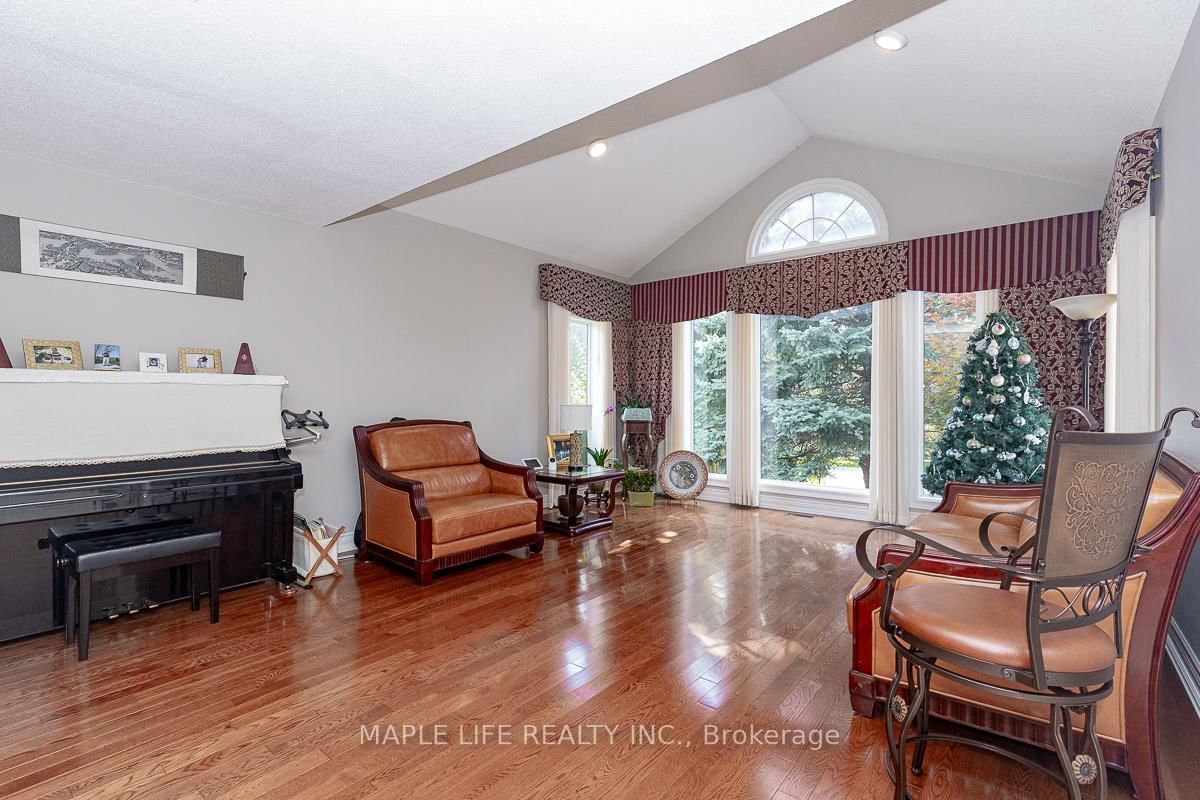 1 Elderwood Drive • Richmond Hill, ON photo 3