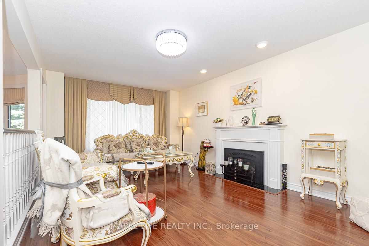 1 Elderwood Drive • Richmond Hill, ON photo 4