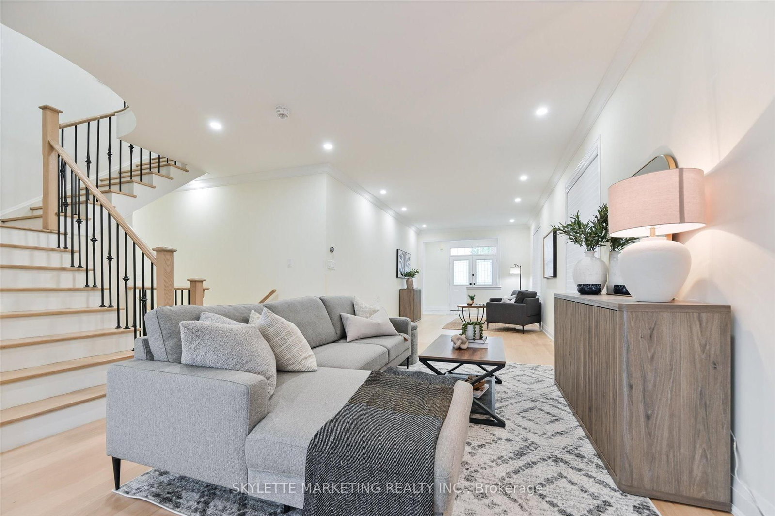 38 Russell Parker Crescent • Aurora, ON photo 10