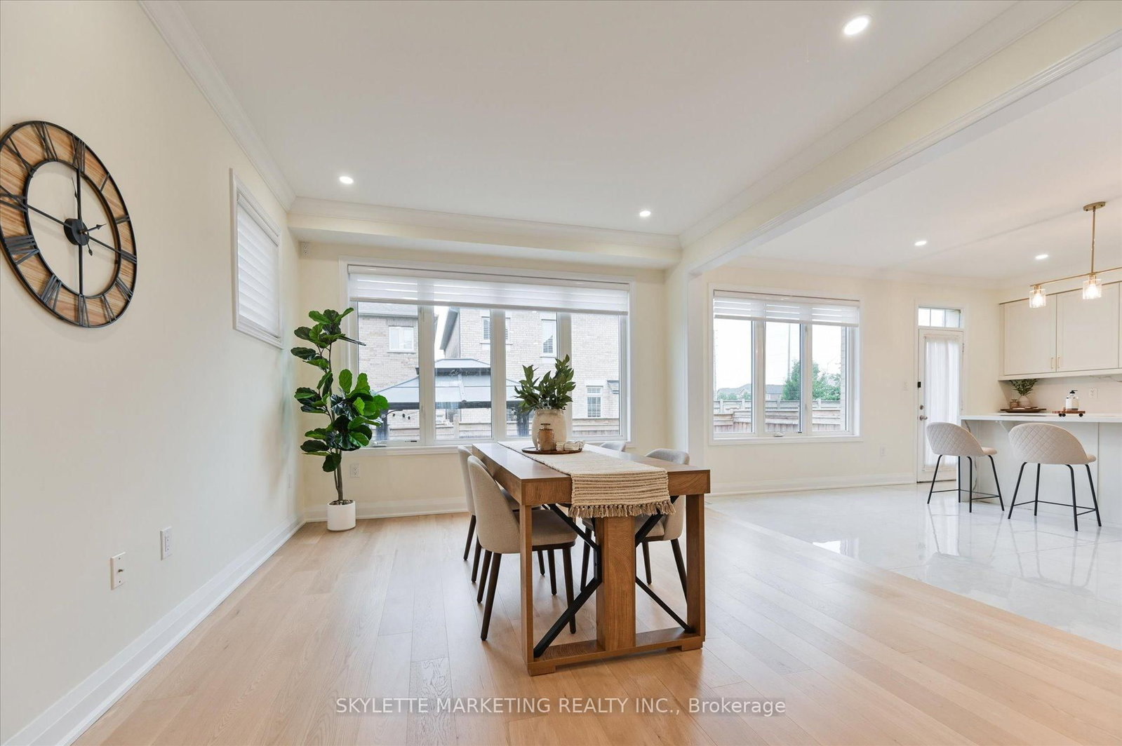 38 Russell Parker Crescent • Aurora, ON photo 11