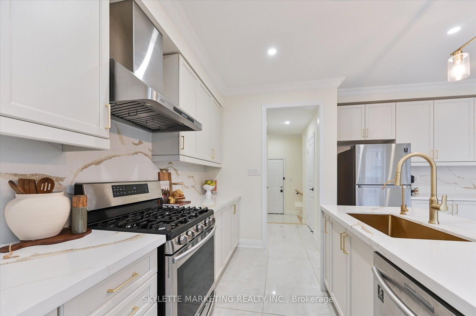 38 Russell Parker Crescent • Aurora, ON photo 17