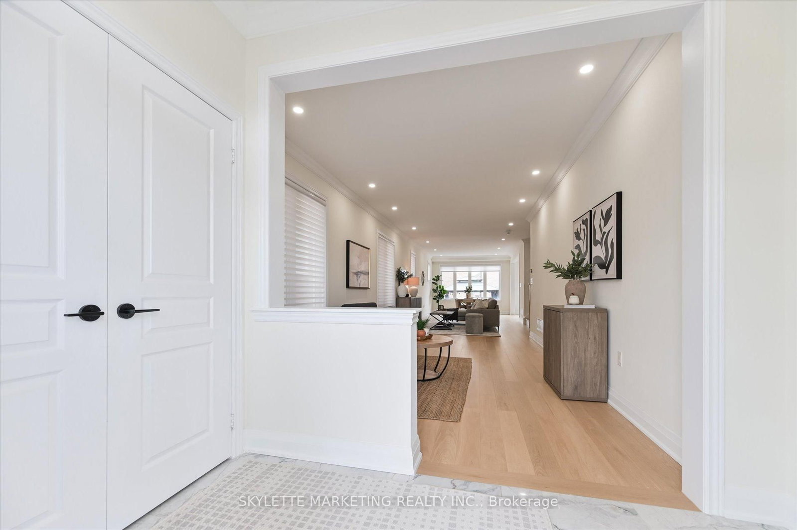 38 Russell Parker Crescent • Aurora, ON photo 5