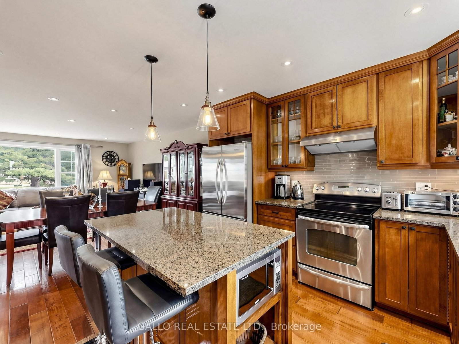 36 Elmvale Boulevard • Whitchurch-Stouffville, ON photo 7