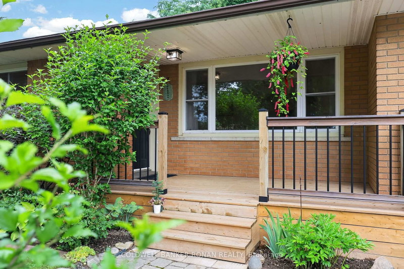 4 Richmond Street E