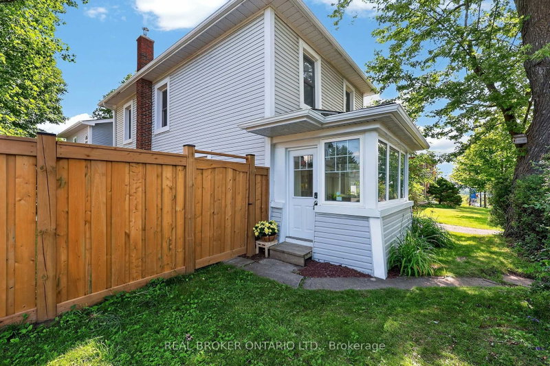 5631 Mount Albert Road