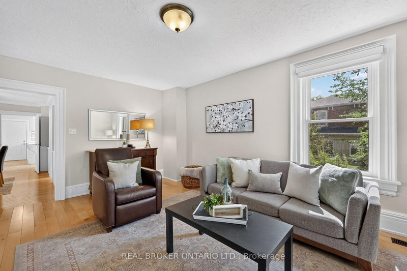 5631 Mount Albert Road