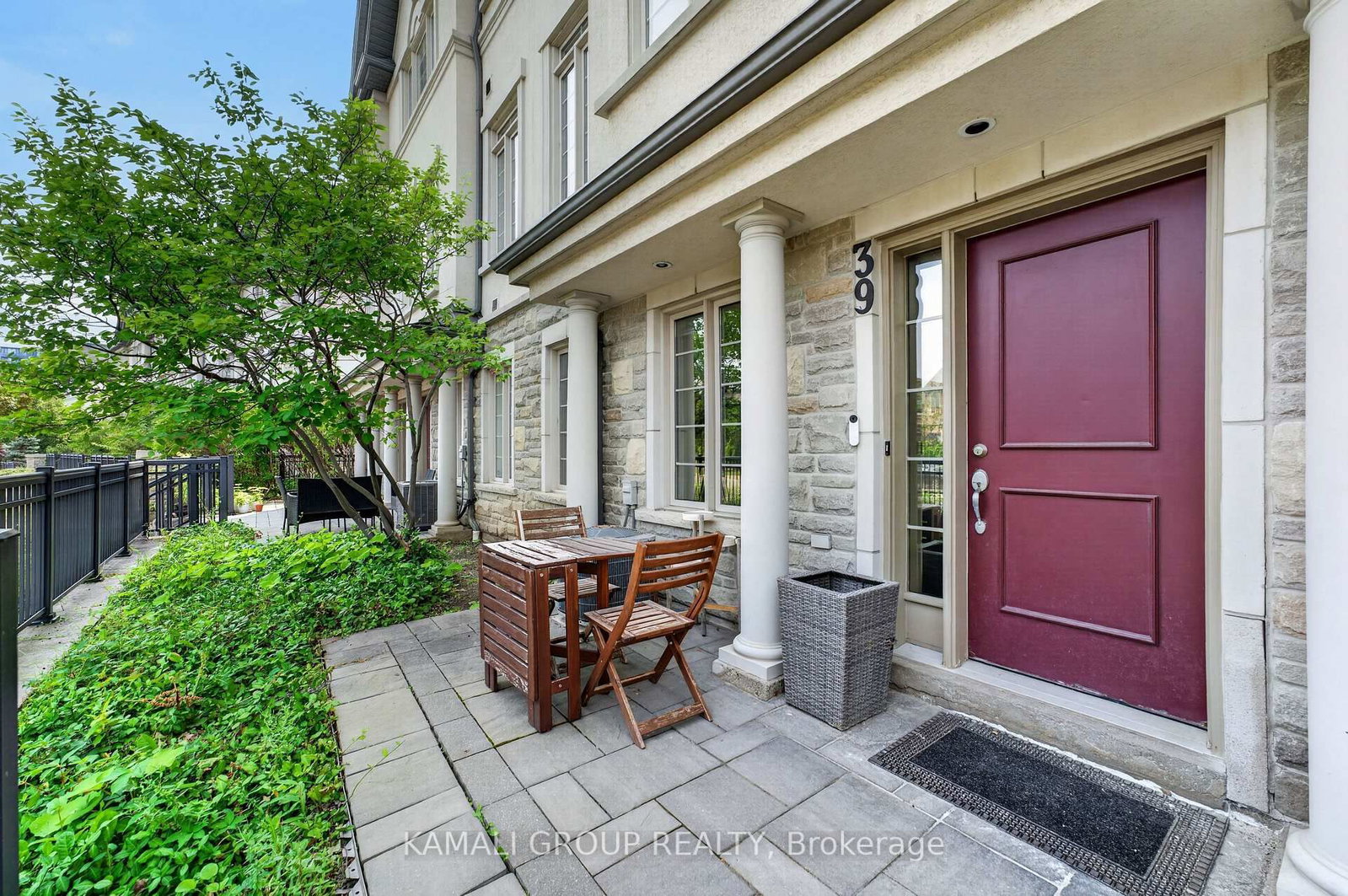39 Beverley Glen Boulevard, Vaughan 2
