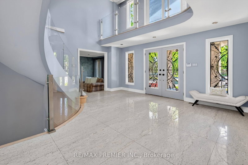 35 Lorengate Place